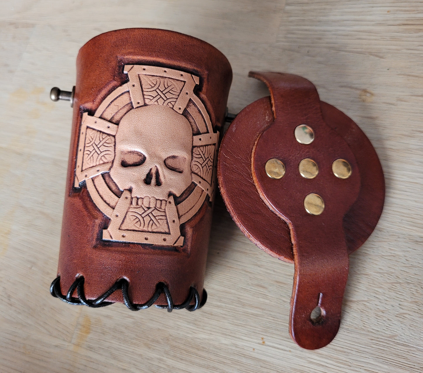 Dice cup - Skull and cross